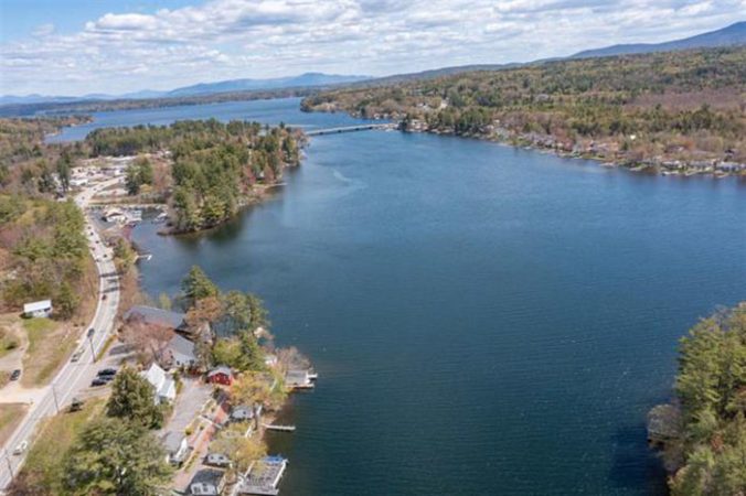 Lake Winnisquam NH Cottages